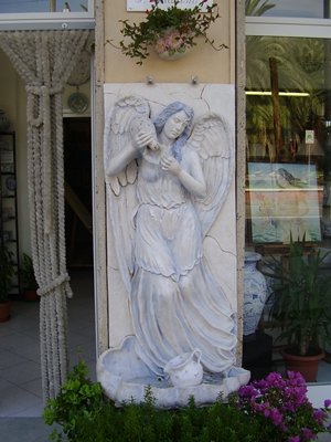Angel Throne - sculpture