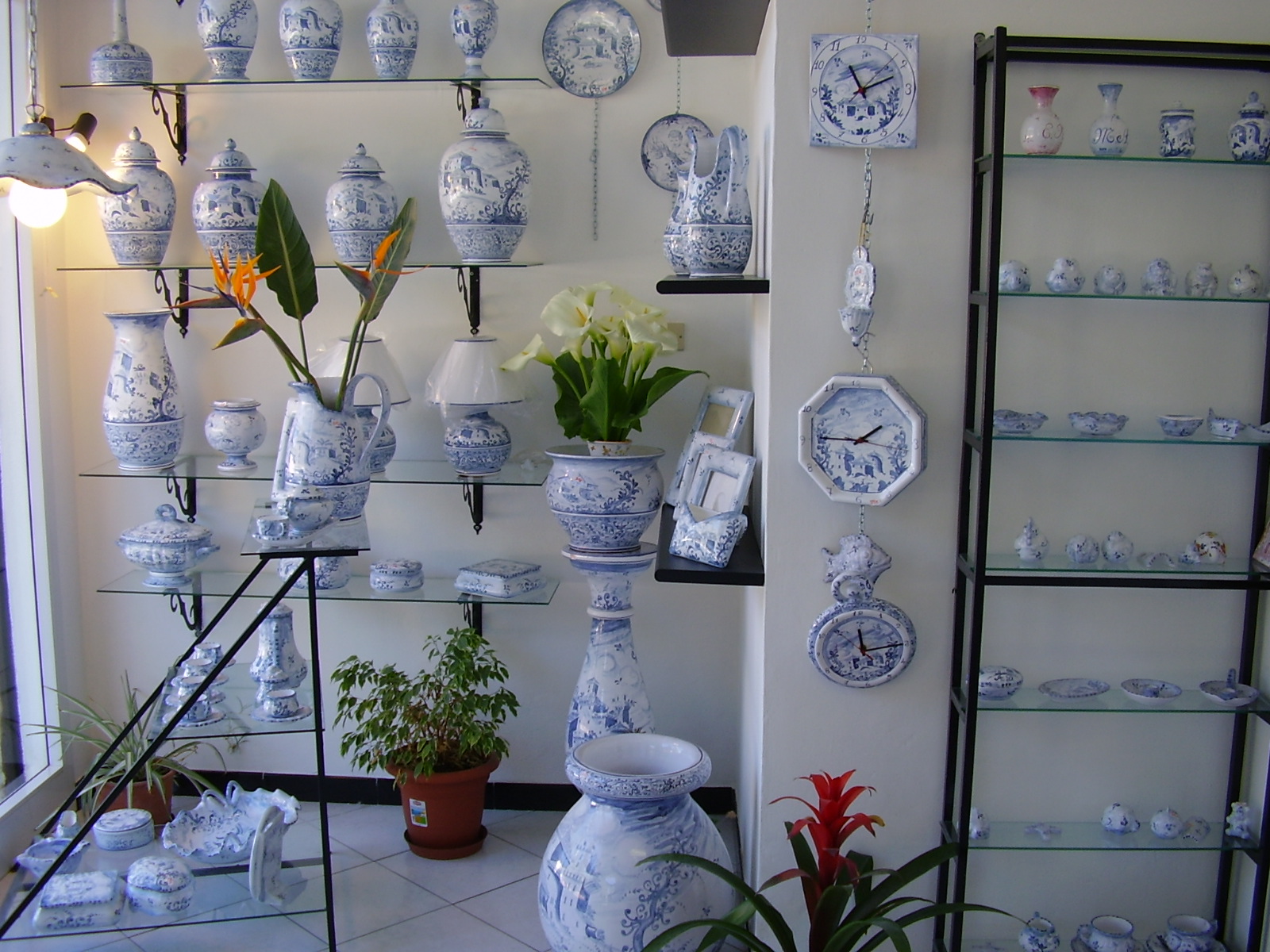 All kinds of pottery with decorations of your choice.